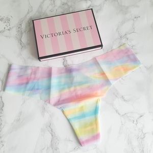 PINK VS NO-SHOW THONG PANTIES